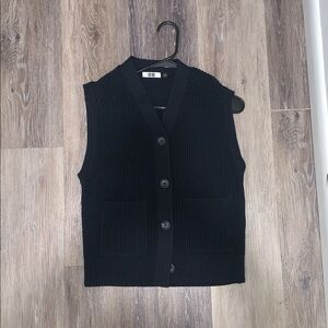 Uniqlo Black Knit Vest